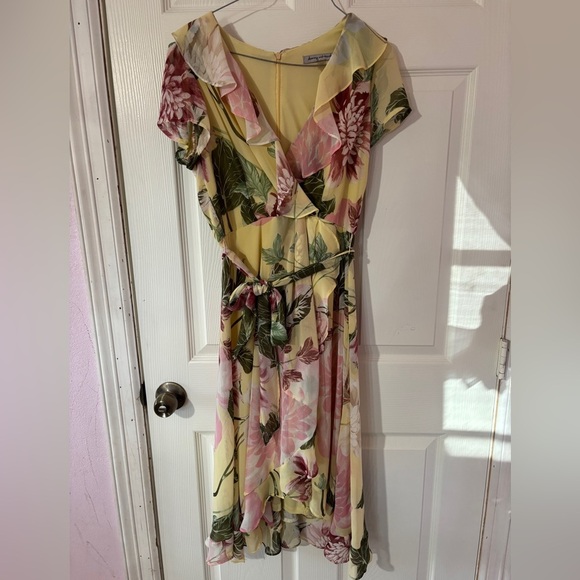 Floral Print Dress in Cream and Pink - Picture 3 of 8